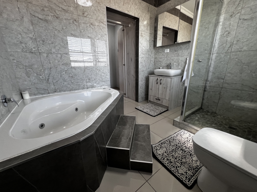 To Let 5 Bedroom Property for Rent in Parklands North Western Cape